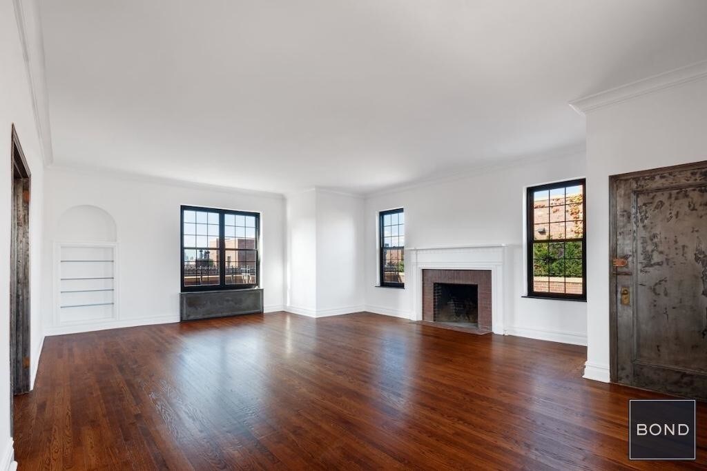Primary Photo - 461 W 24th St
