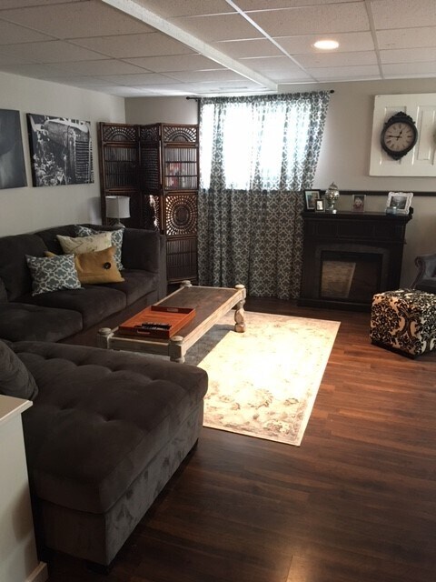 Photo du bâtiment - 5 Bed 3 Bath Unit in Olds, AB