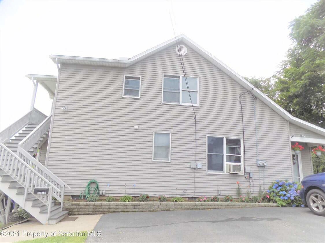 Primary Photo - 1034 Birch St