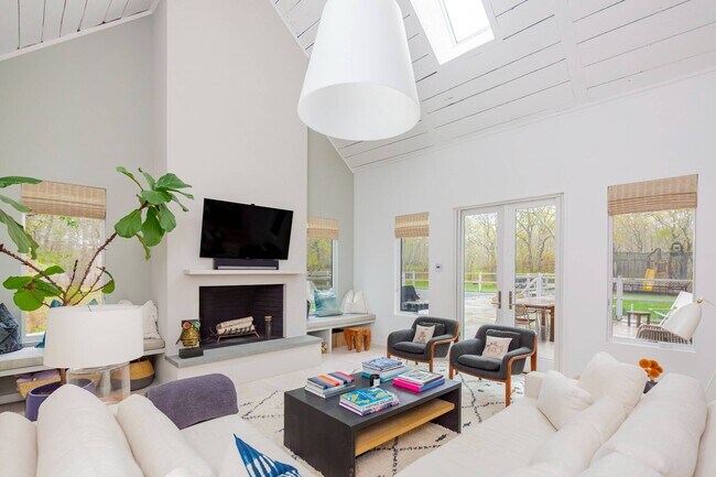 Foto del edificio - 92 Scrimshaw Ln