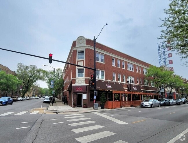 Building Photo - 2312 W Wilson Ave