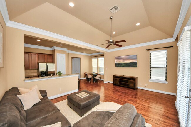 Building Photo - 2519 St Emanuel St