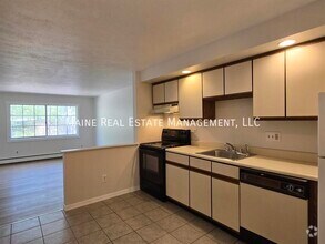 Building Photo - 20 Tall Pines Dr