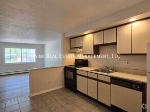 Building Photo - 20 Tall Pines Dr