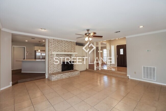 Building Photo - REDUCED!