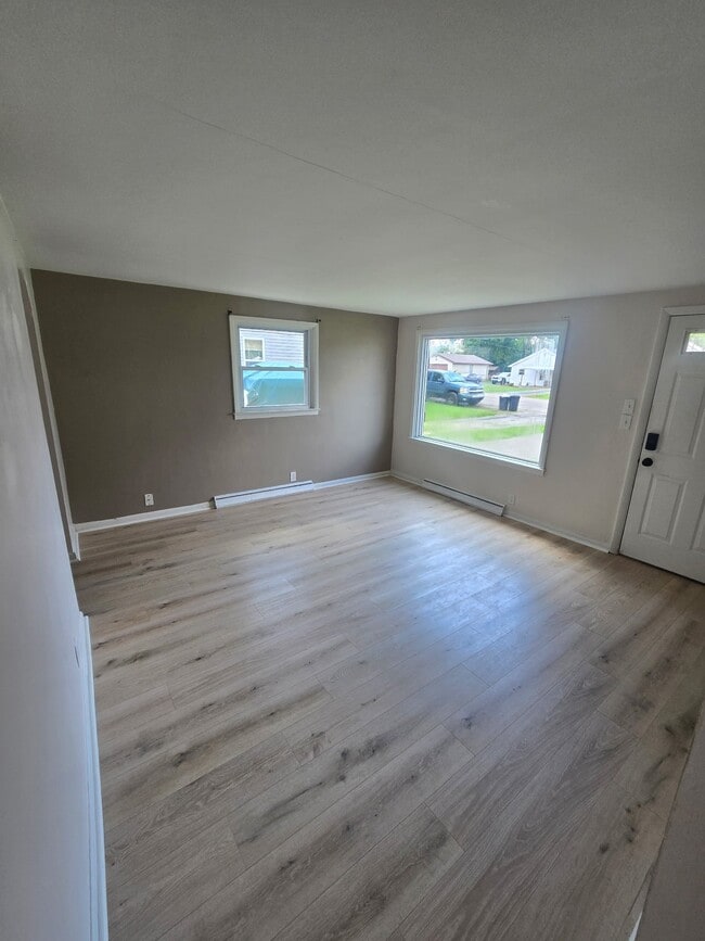 Building Photo - 130 4th Ave