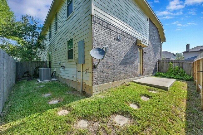 Foto del edificio - 1898 Longmire Road Apt #27, Conroe, TX 773...