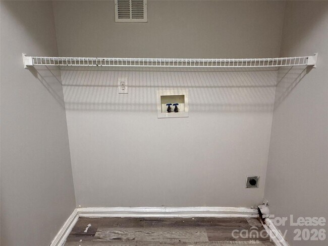 Foto del edificio - 6617 Cedar Cliff Dr
