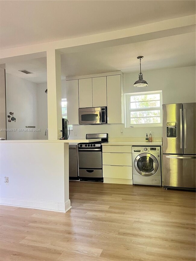 Foto del edificio - 4812 Pine Tree Dr