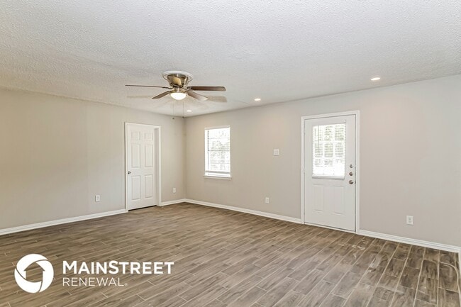 Building Photo - 3025 Montclair Pl