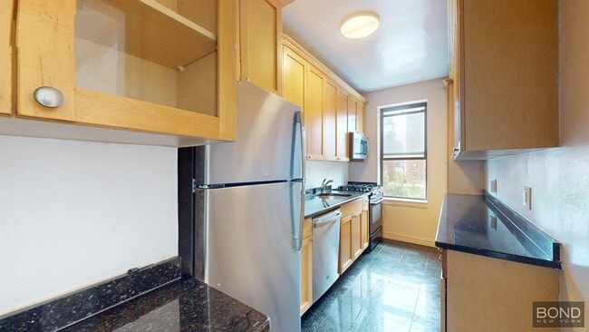 Building Photo - 115 E 92nd St
