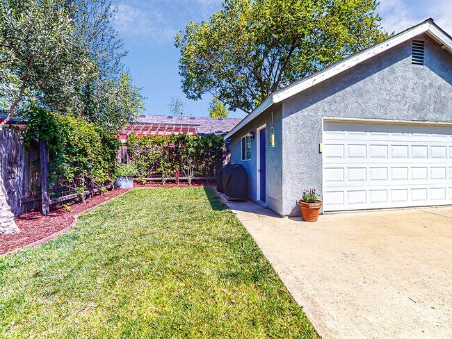 Building Photo - 888 El Capitan Way