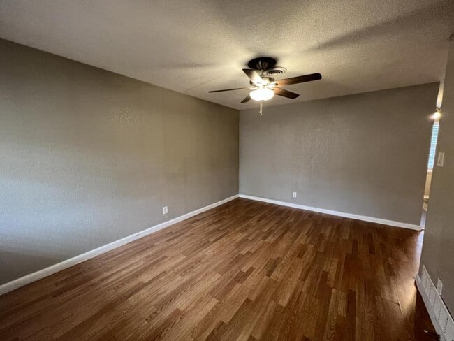 Foto del edificio - 806 Sandy Ct