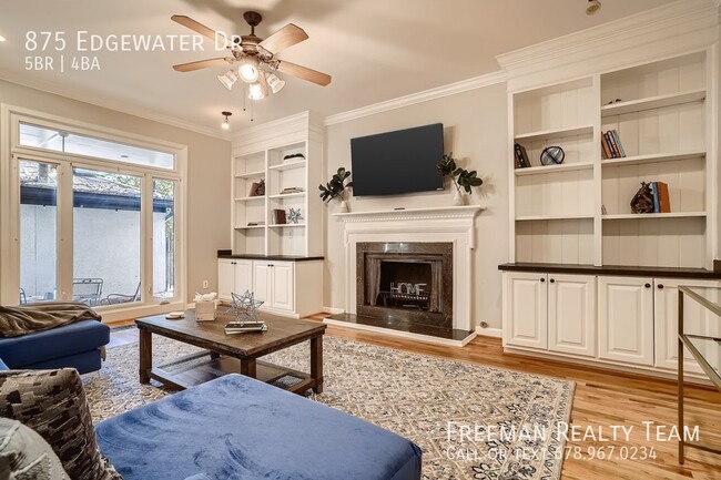 Building Photo - Edgewater Estate - 5 Bedroom Sleeps 10 | N...