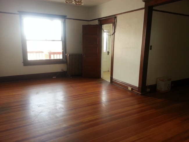 Foto del edificio - 215 E 18th St
