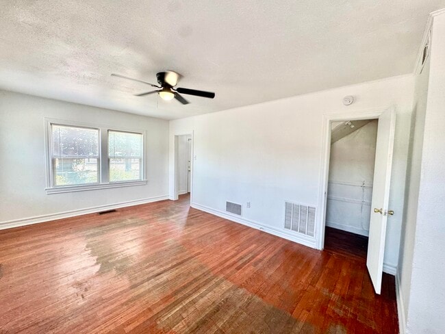Building Photo - 1602 Avenue X