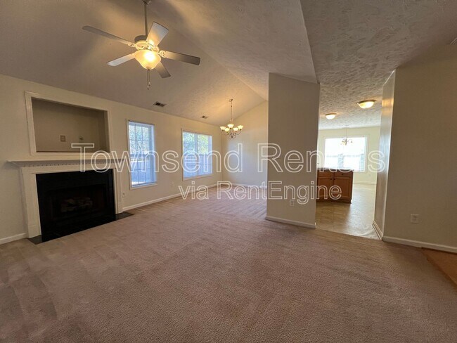 Foto del edificio - 2028 Ivey Commons Rd