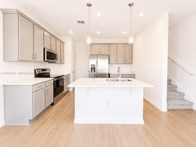 Building Photo - 4458 River Beacon Blvd