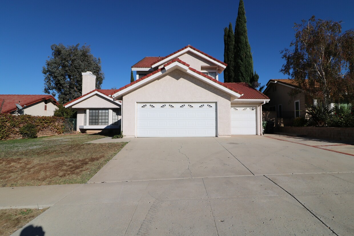 Primary Photo - 726 Briar Hill Cir