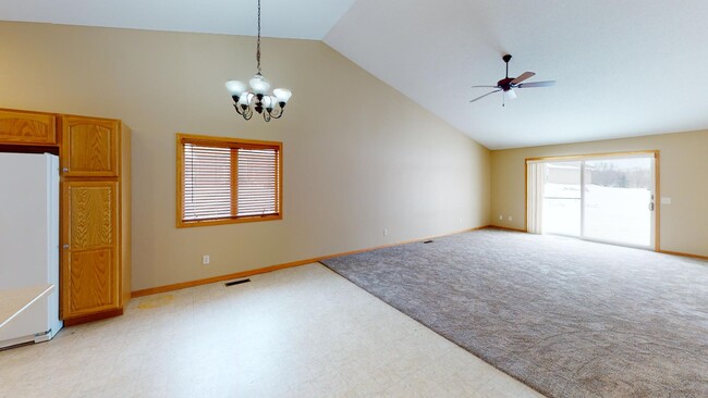 Building Photo - 1602 Upper Trentwood Cir NE