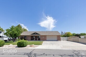 Building Photo - 1522 Smiley Dr