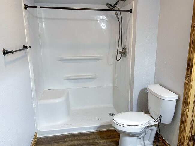 Building Photo - 1410 E. 1st St