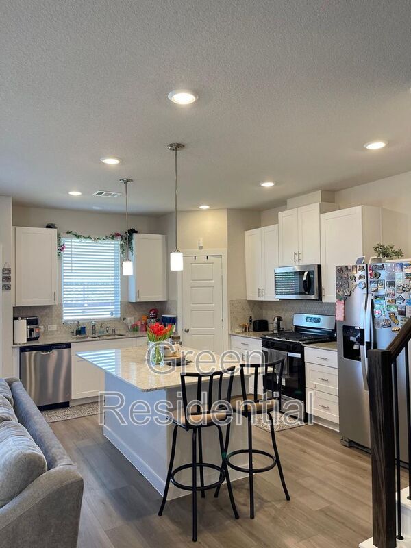 Foto del edificio - 14850 Slow River Ave