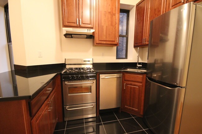 Building Photo - 211 W 80th St