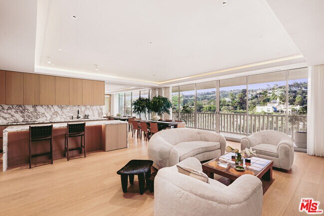 Foto del edificio - 9255 Doheny Rd