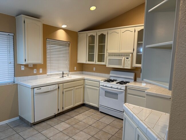 Foto del edificio - 1102 Kirksey Dr