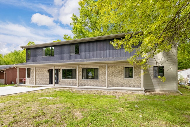 Building Photo - 7598 Lake Park Rd