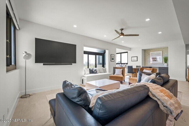 Foto del edificio - 739 Spinnakers Reach Dr