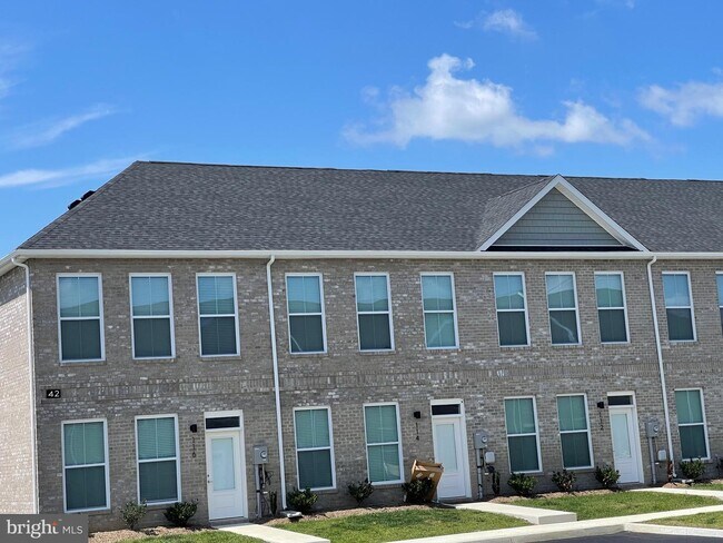 Building Photo - 138 Eminence Dr