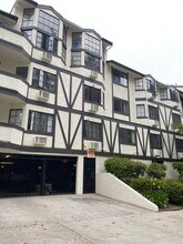 Building Photo - Diamond Head Apartments