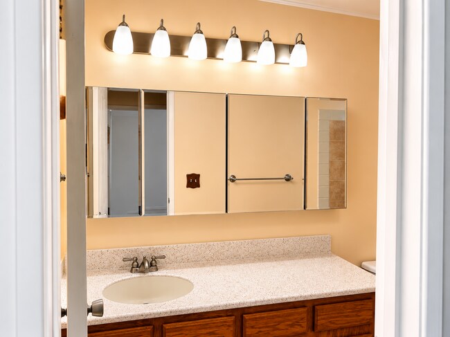 Mueble de baño - 8665 Lake Murray Blvd