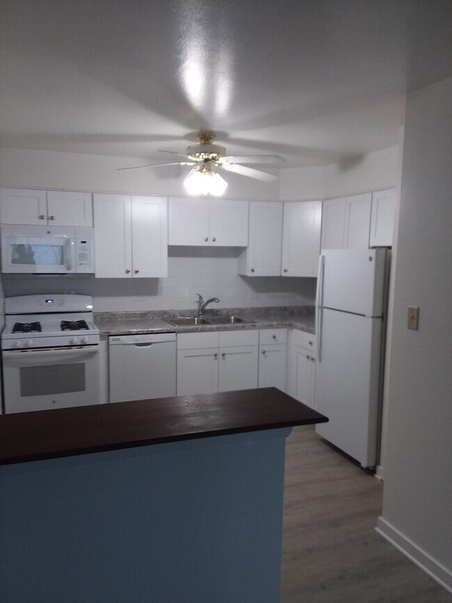 Kitchen - 17 W Grove St