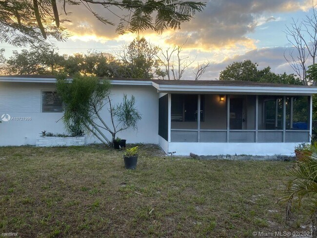 Building Photo - 2 br, 1 bath House - 401 SW 25th Ter