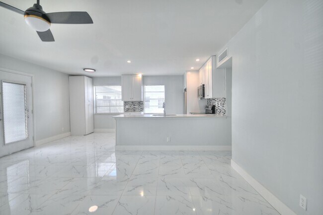 Foto del edificio - 137 Normandy Ln