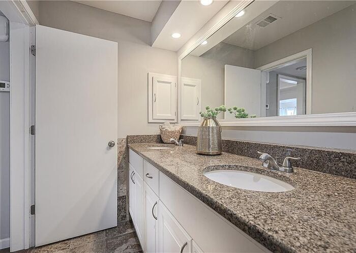 Primary Photo - Rare end unit condo at The Crossings, loca...