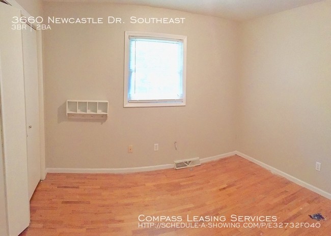 Building Photo - 3660 Newcastle Dr SE