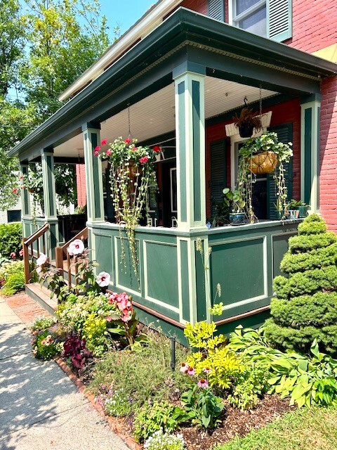 Building Photo - 58 Maple St