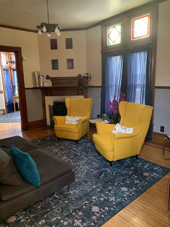 Foto del edificio - Commercial Space Available Across the Street from MIA!