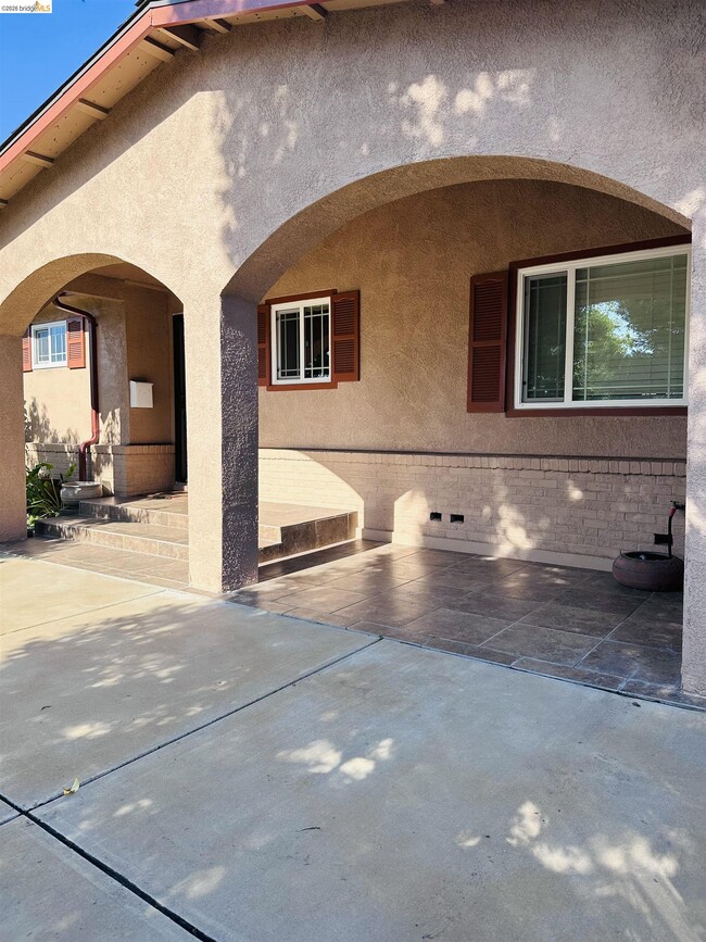 Building Photo - 1044 Agate Ave