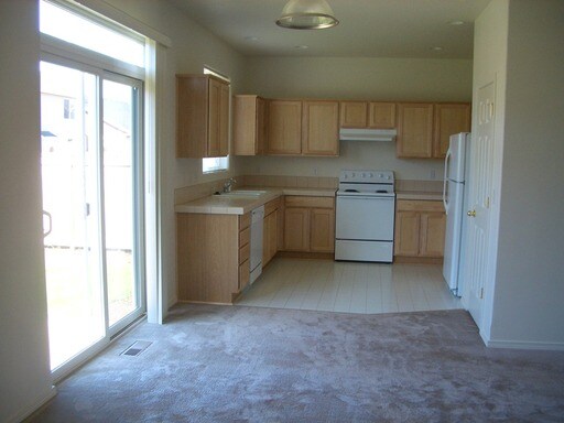 Building Photo - 872 Hollow Way