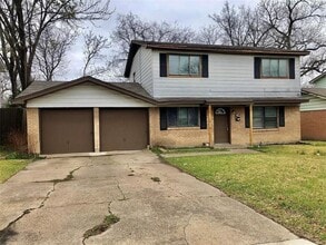 Building Photo - 924 Irene Dr