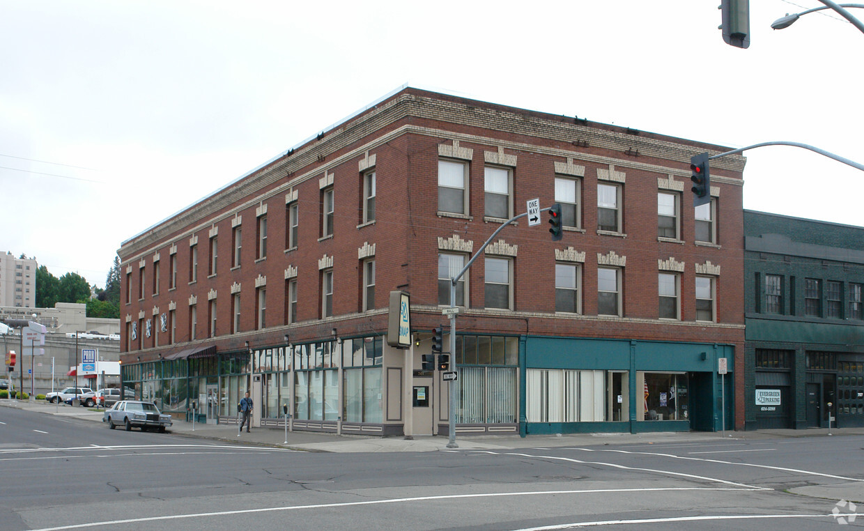 Primary Photo - Collins Apartments