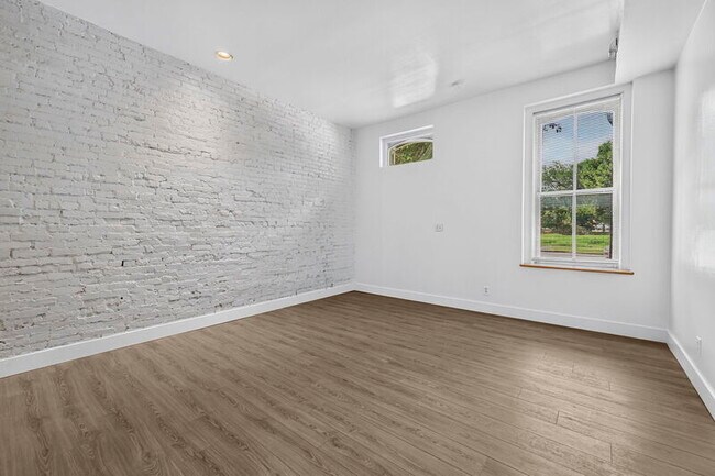 Foto del edificio - 1704 S Tucker Blvd