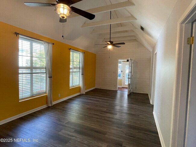 Building Photo - 164 Gault St