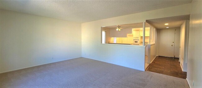 Foto del edificio - Single Family Home - 4 Bedrooms + 2 Baths....