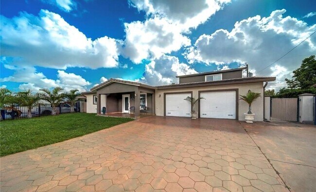 Foto del edificio - 7920 NW 173rd St